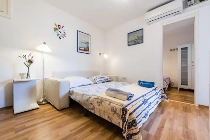 Apartment Pjaca Postira Luaran gambar
